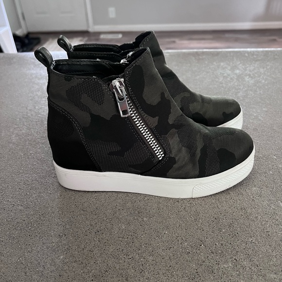 Shoes - Picture 2 of 3